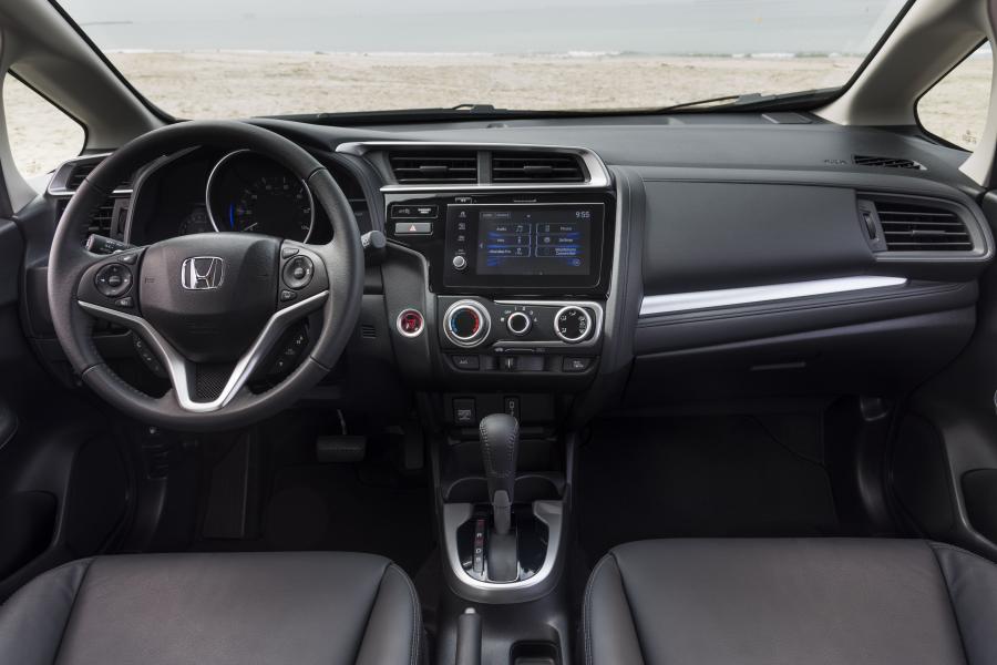Торпедо Honda Fit 2017 года  (NA) (фото 31 из 50)